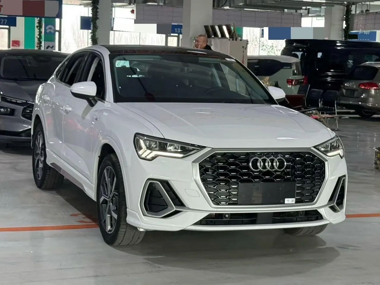 Audi 2021 Q3 Sportback 2.0TFSI 40TFSI into the life version of automatic gear 3