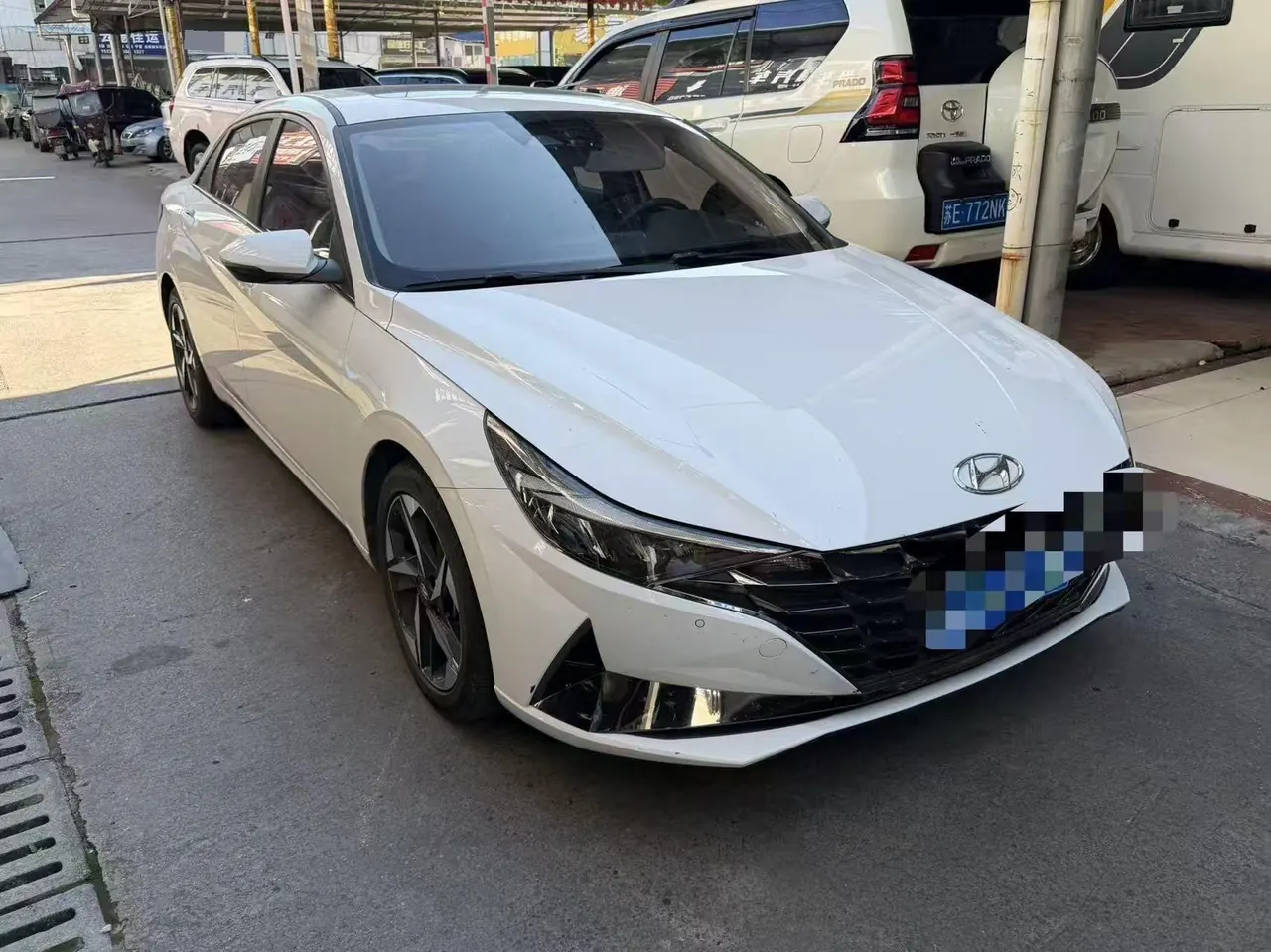 Hyundai 2022 Elantra -3-compartment 1.5 stepless LUX premium automatic gear 3