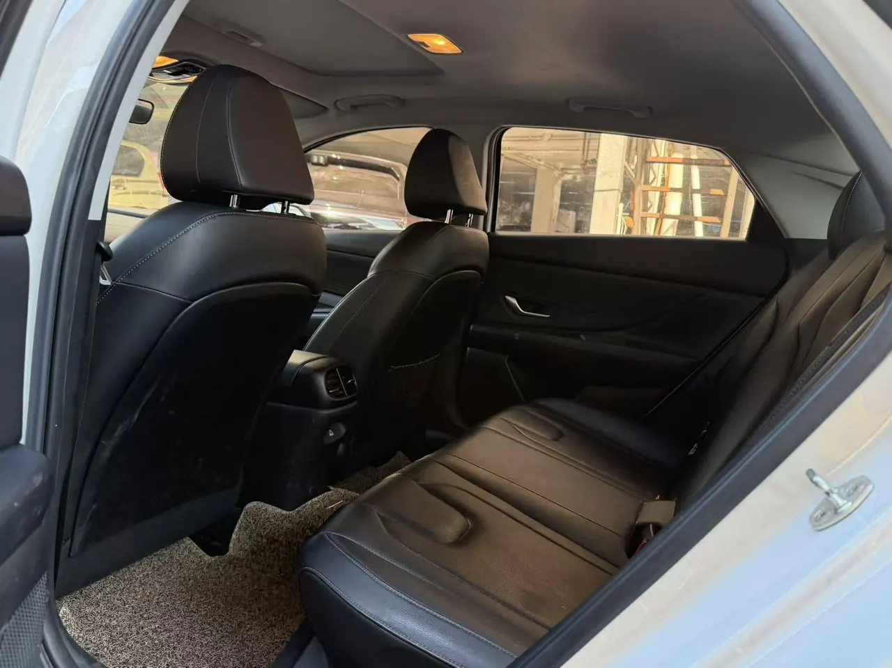 Hyundai 2022 Elantra -3-compartment 1.5 stepless LUX premium automatic gear 4