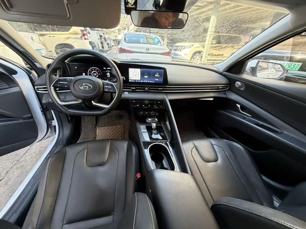 Hyundai 2022 Elantra -3-compartment 1.5 stepless LUX premium automatic gear 6