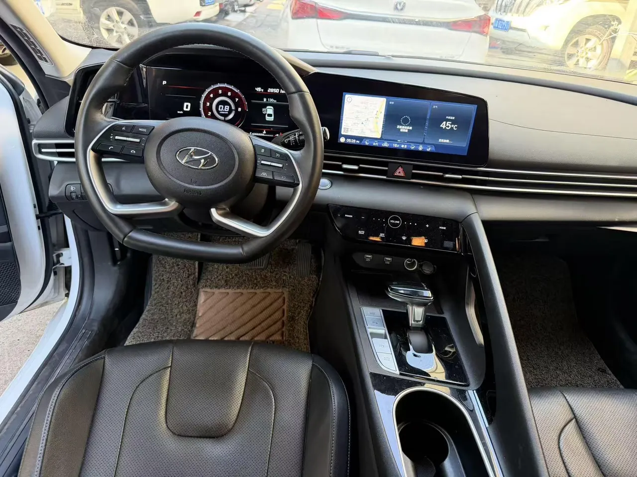Hyundai 2022 Elantra -3-compartment 1.5 stepless LUX premium automatic gear 7