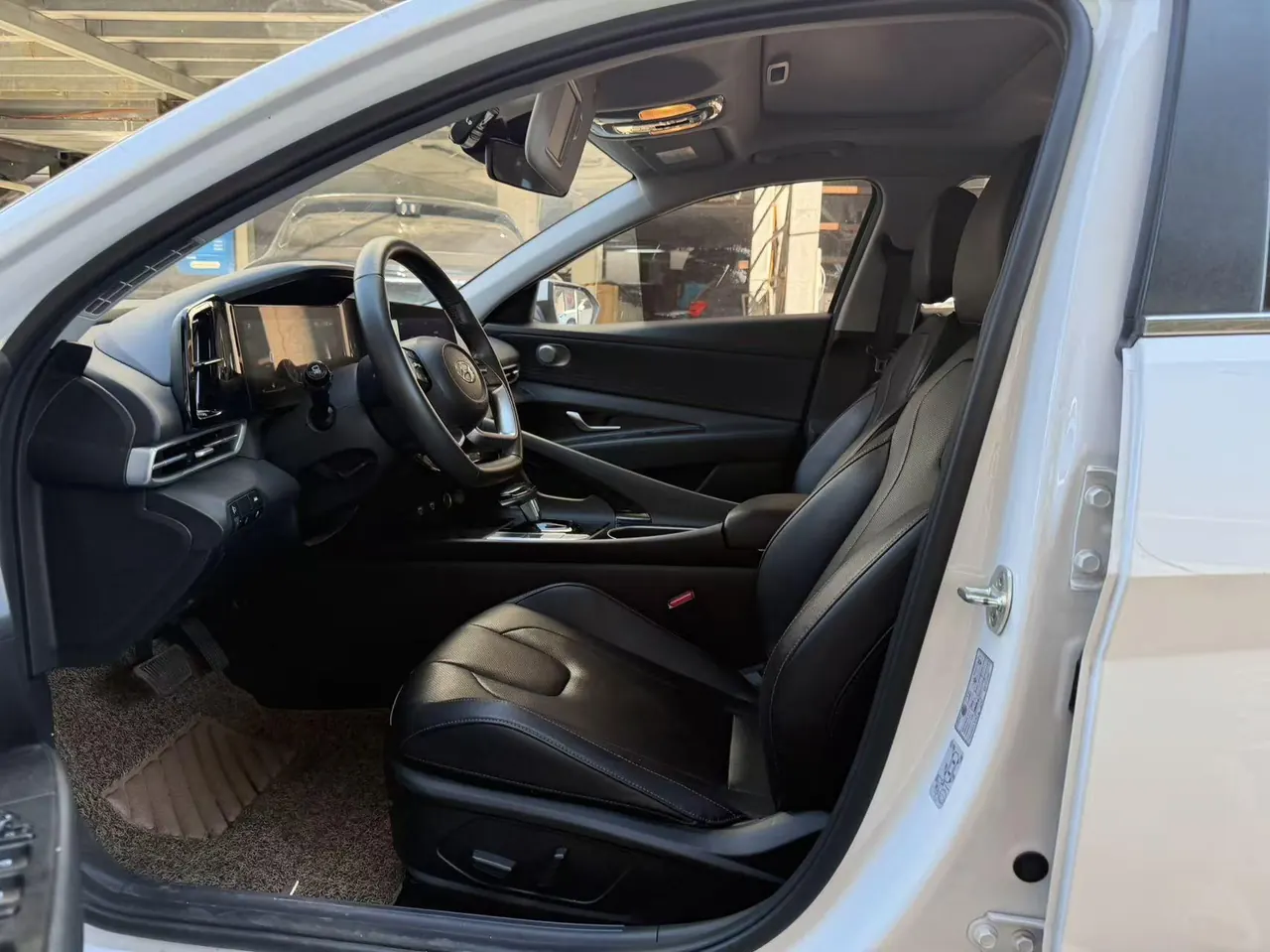 Hyundai 2022 Elantra -3-compartment 1.5 stepless LUX premium automatic gear 8