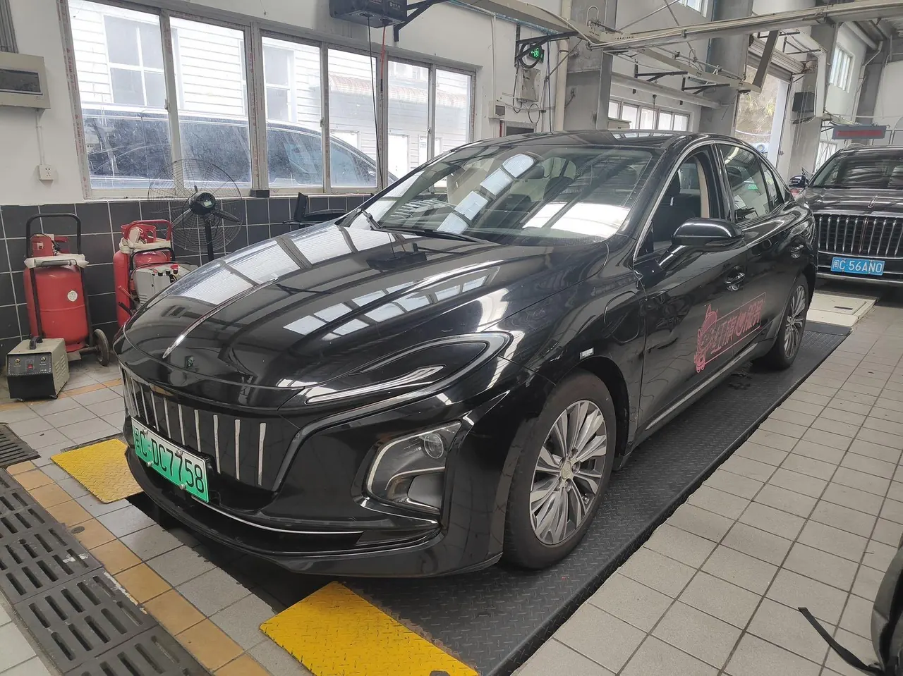Open image lightbox: HongQi 2021 E-QM5 Charging Flag Edition Automatic Transmission