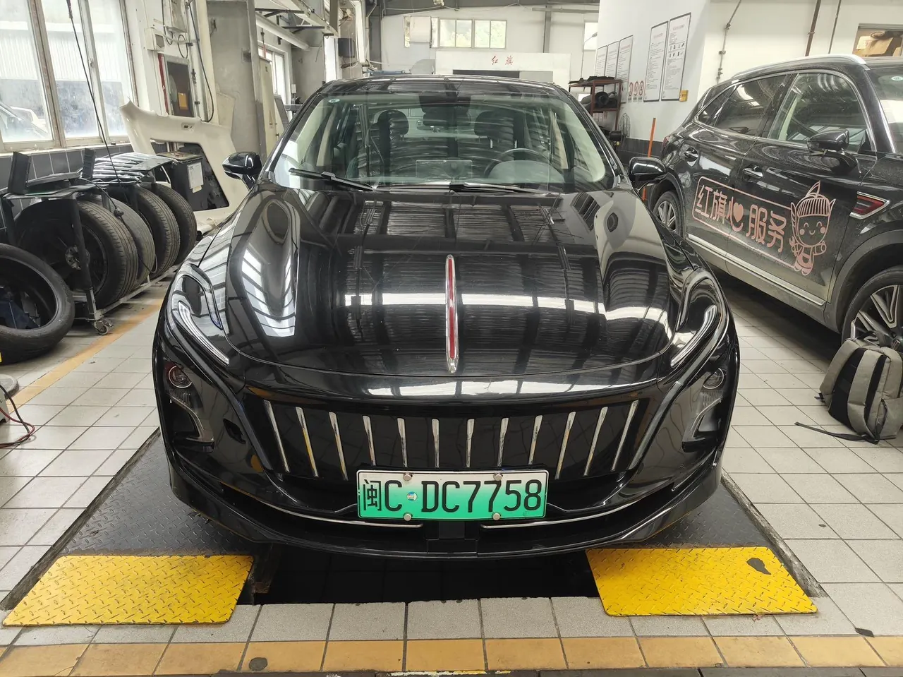 HongQi 2021 E-QM5 Charging Flag Edition Automatic Transmission 2