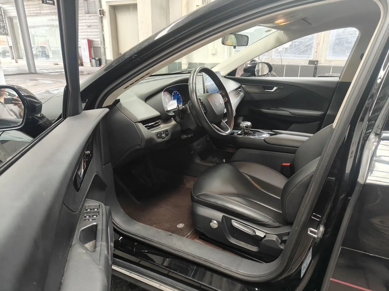 HongQi 2021 E-QM5 Charging Flag Edition Automatic Transmission 6