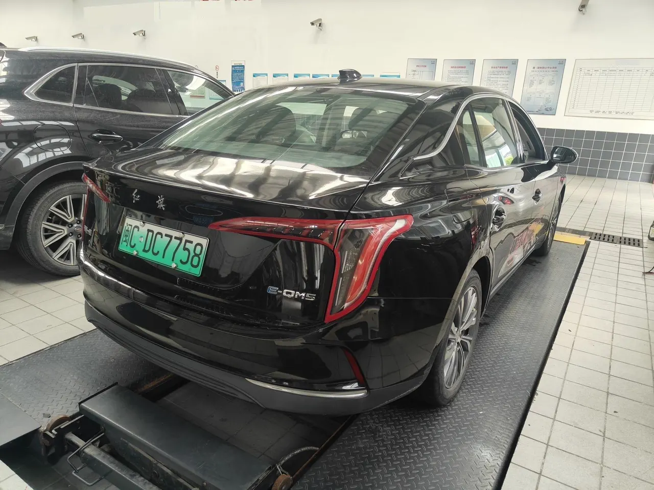 HongQi 2021 E-QM5 Charging Flag Edition Automatic Transmission 7