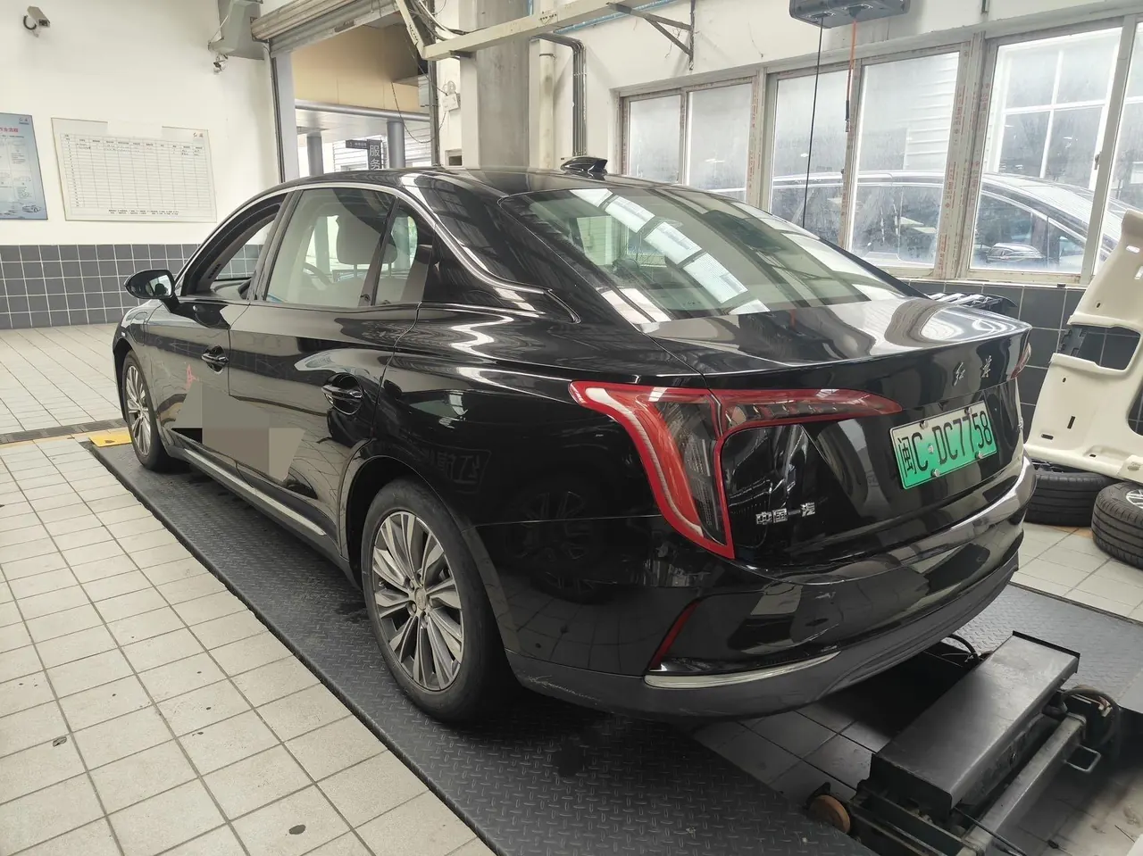 HongQi 2021 E-QM5 Charging Flag Edition Automatic Transmission 9