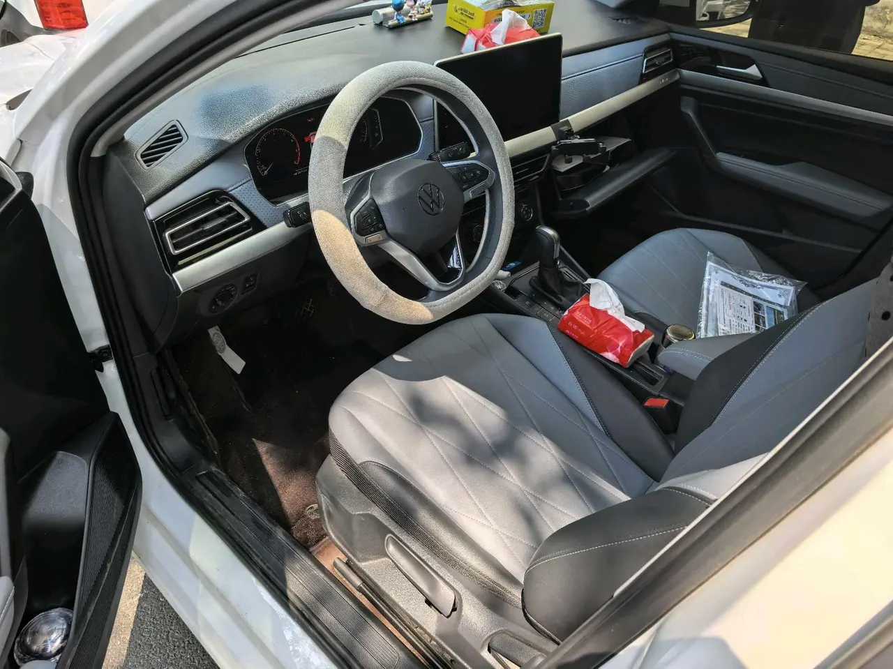 Volkswagen 2024 LaVida 1.5 5 Million Edition Automatic 3