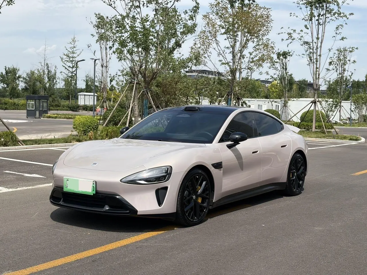 MI 2024 SU 7 750km Four-wheel Drive Max Founding Edition Automatic Gear - View 1