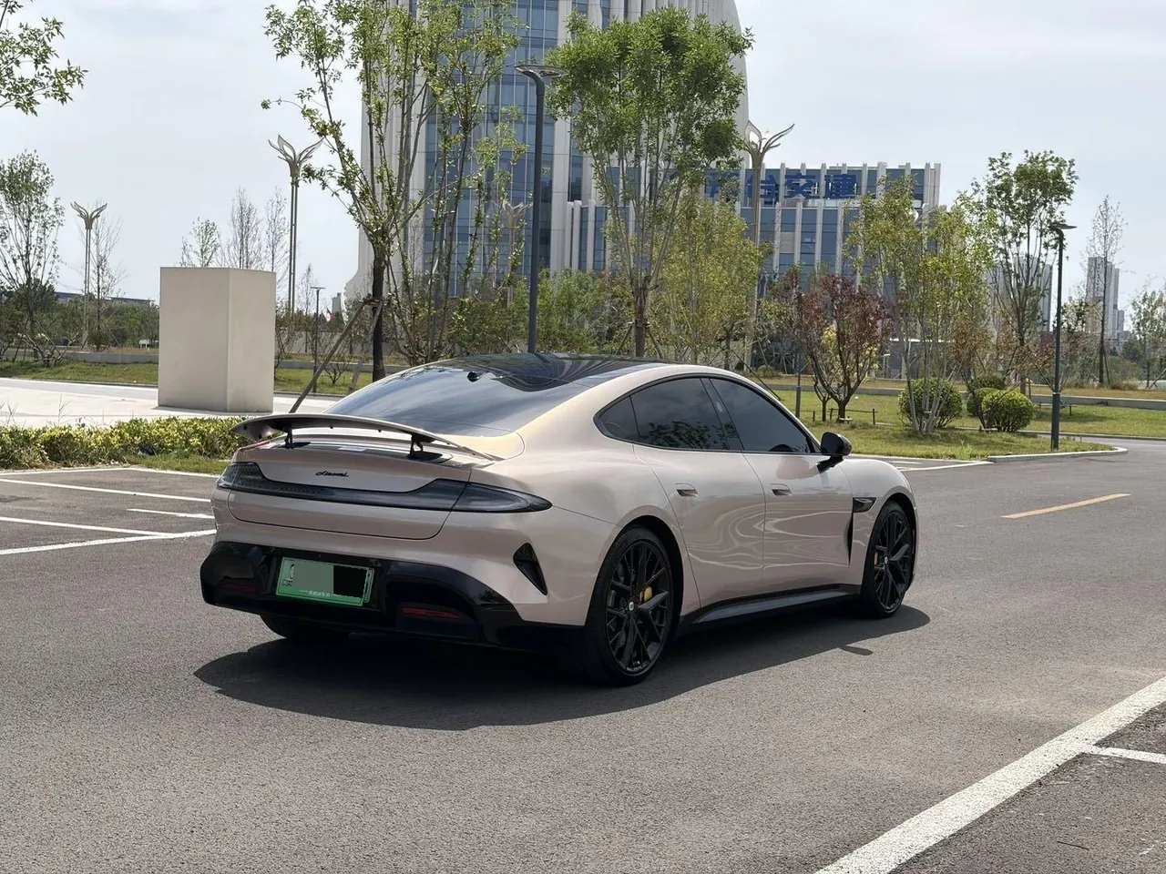 MI 2024 SU 7 750km Four-wheel Drive Max Founding Edition Automatic Gear 9