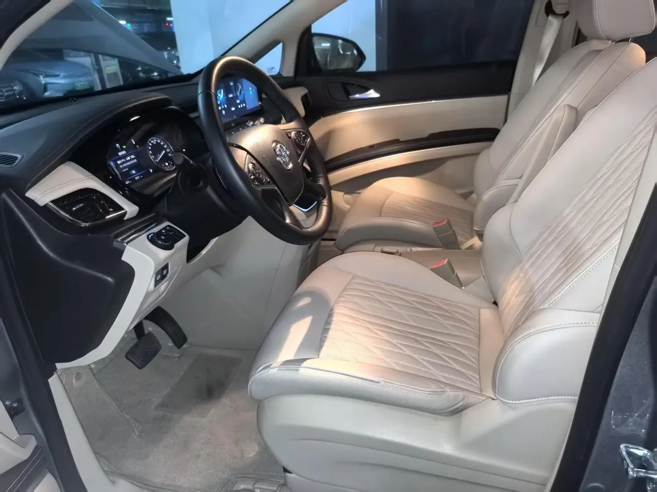 Buick 2023 GL8 Land Business Class 48V 2.0T 652T Smart and Honorable Automatic Gear 4