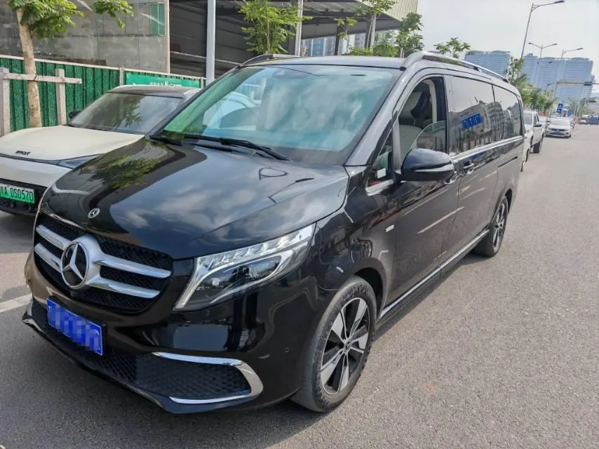 Mercedes Benz V 2022V 260 L 2.0T Premium Edition Automatic Gear - View 1