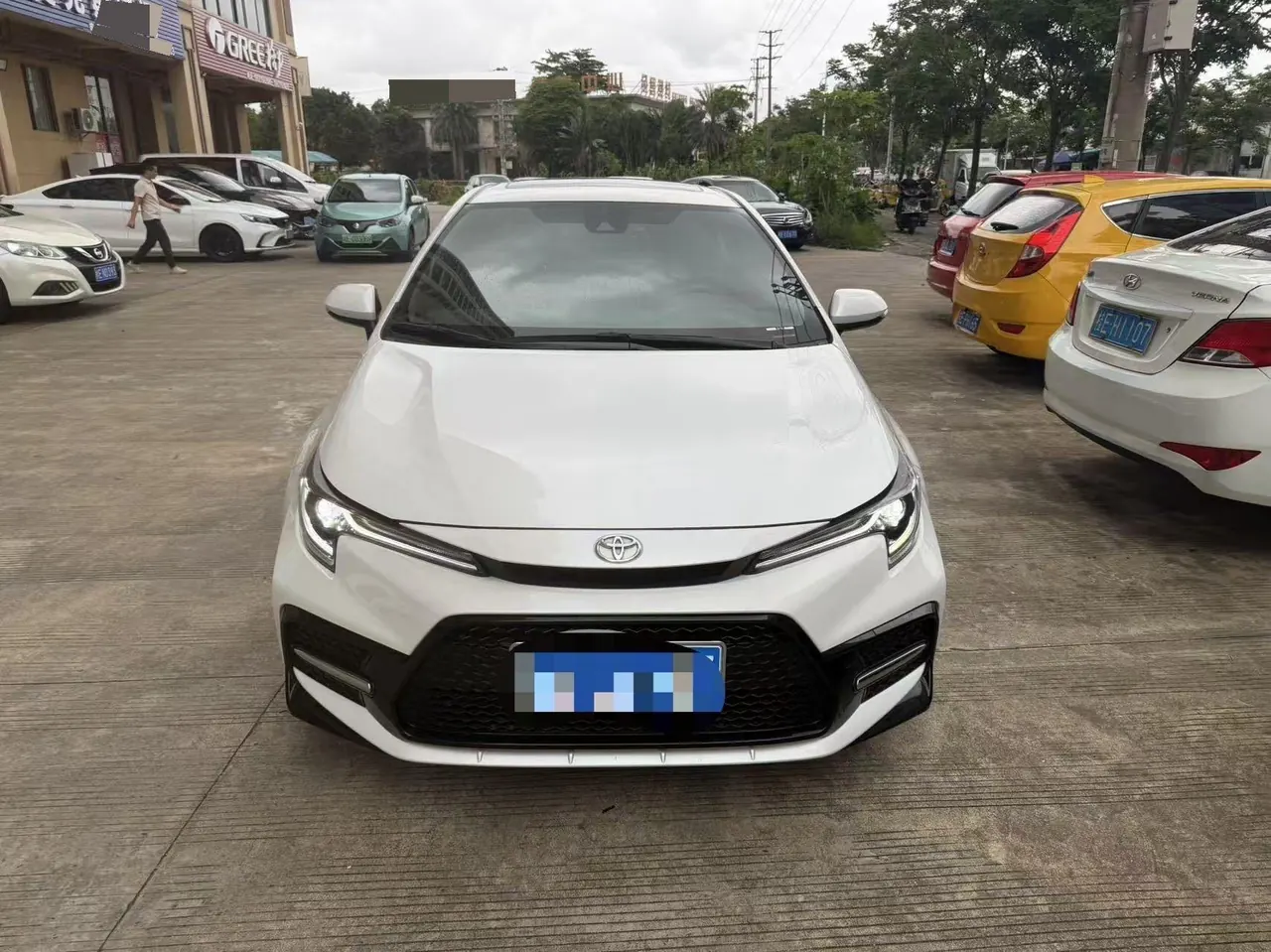Toyota 2022 Lei Ling 1.2T Stepless 185T Sports Edition Automatic Gear 2