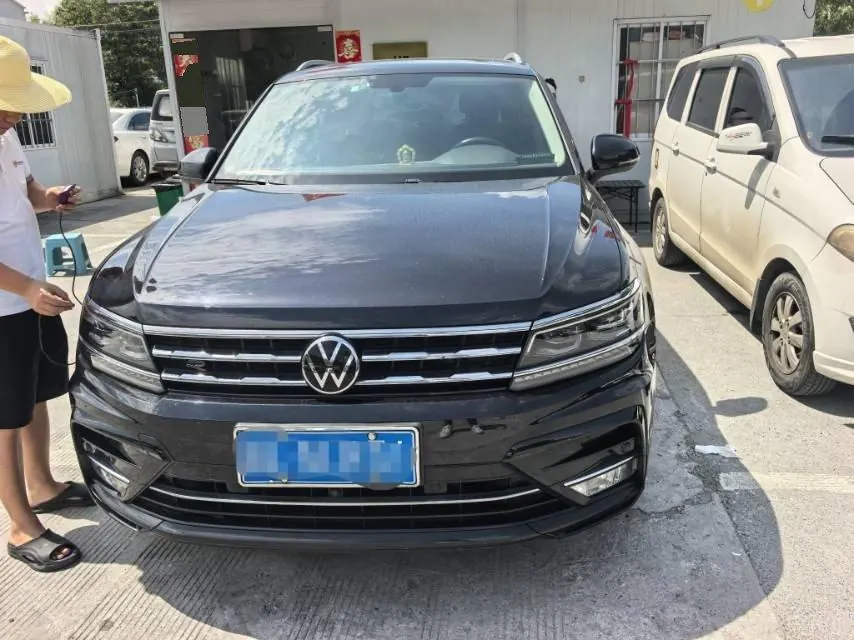 Volkswagen 2020 Tiguan L R-Line 2.0TSI 330TSI Two-Drive Ultimate Automatic Gear 2