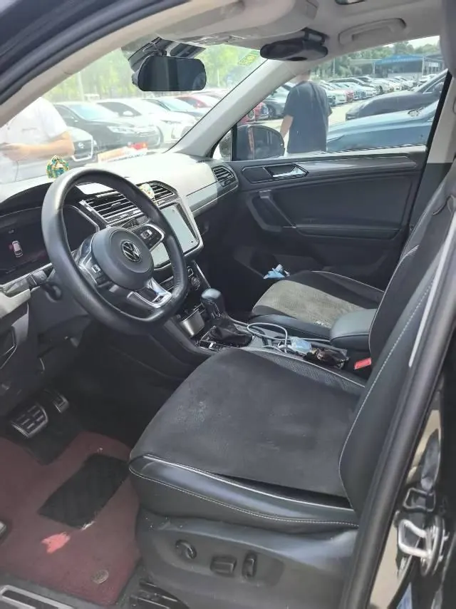 Volkswagen 2020 Tiguan L R-Line 2.0TSI 330TSI Two-Drive Ultimate Automatic Gear 3