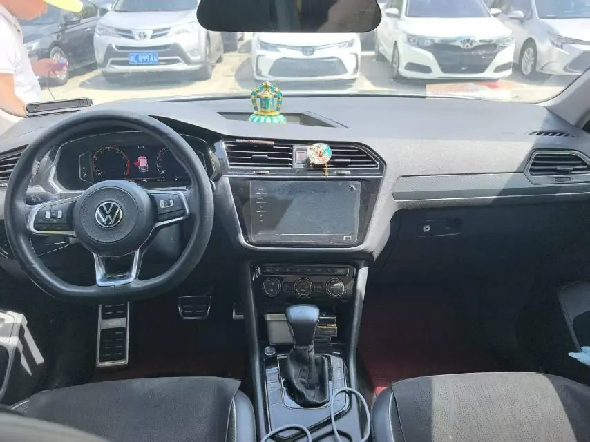 Volkswagen 2020 Tiguan L R-Line 2.0TSI 330TSI Two-Drive Ultimate Automatic Gear 4