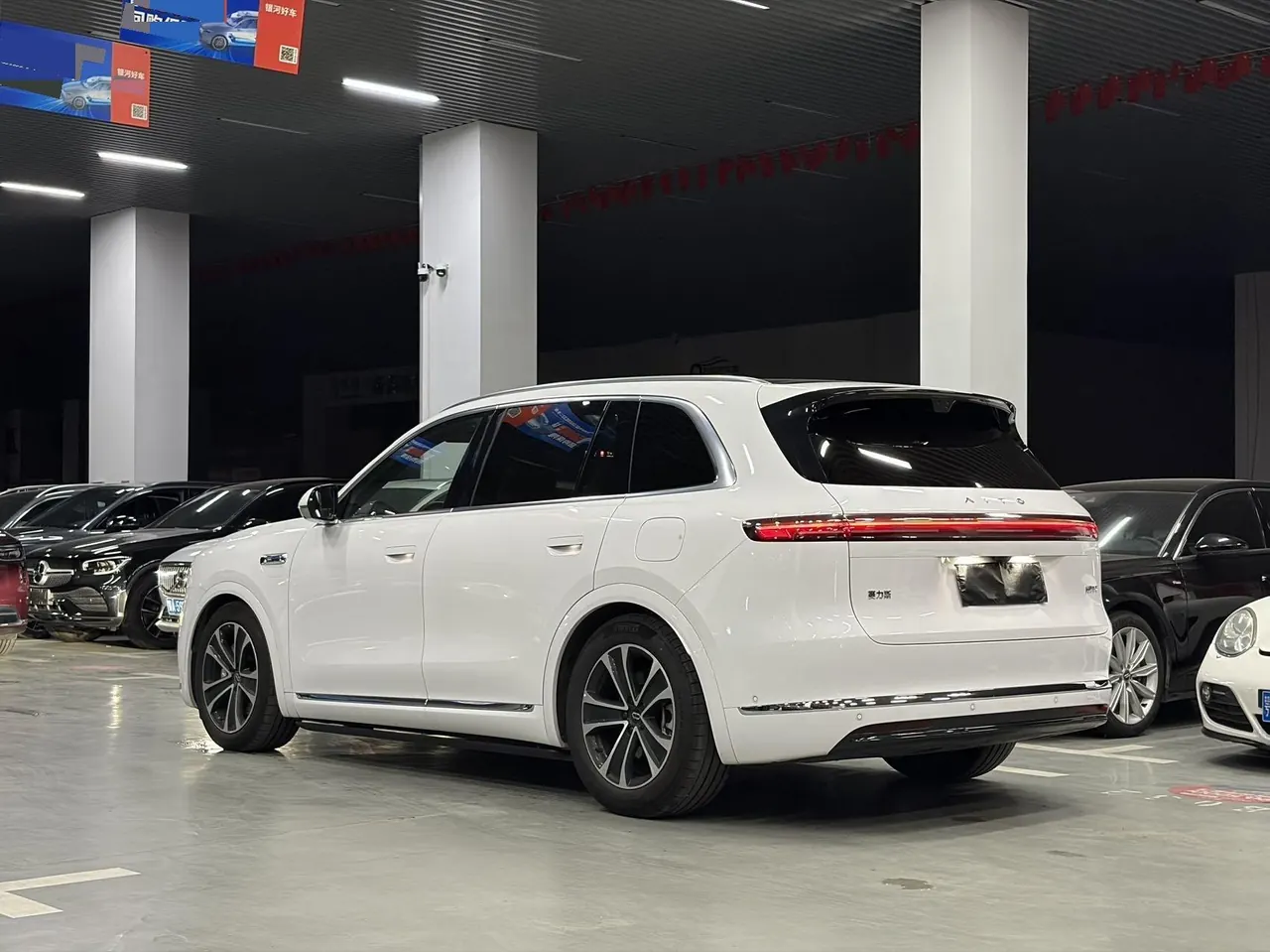 AITO 2026 AITO M7 extended range Ultra 4-wheel drive version 6 seats (192-line laser Radar) automatic gear 3