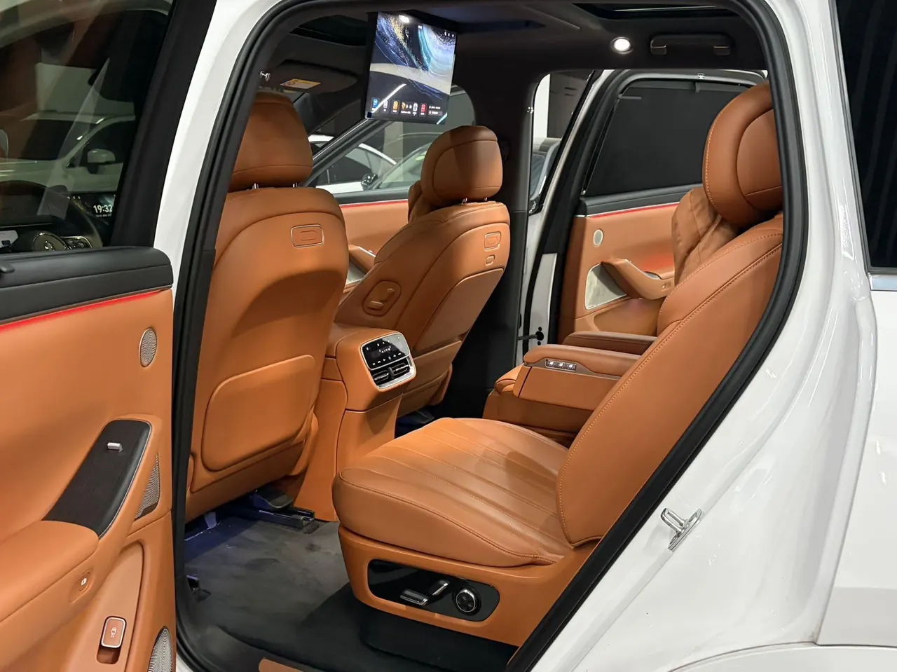 AITO 2026 AITO M7 extended range Ultra 4-wheel drive version 6 seats (192-line laser Radar) automatic gear 7