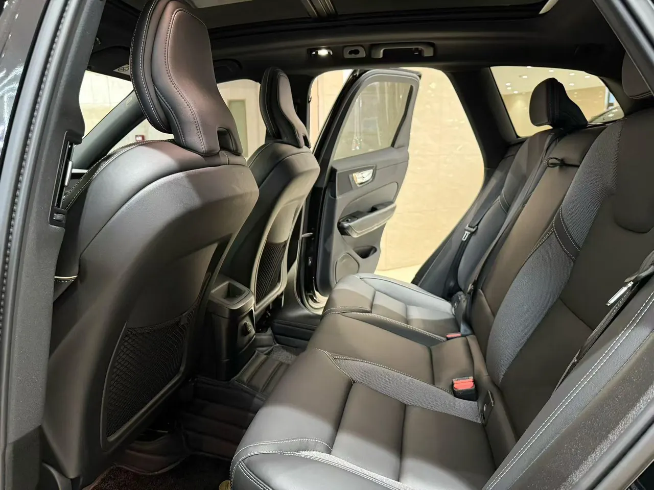 Volvo XC60 New Energy 2025 XC60 PHEV 2.0T Long Endurance Four-wheel Drive Zhiyuan Extreme Night Edition Automatic Gear 9