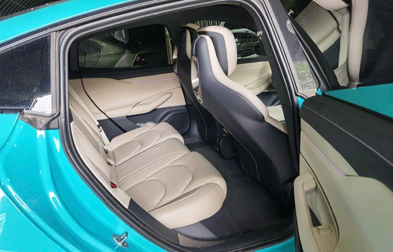 MI 2024 SU 7 700km Rear Drive Standard Founding Edition Automatic Gear 7