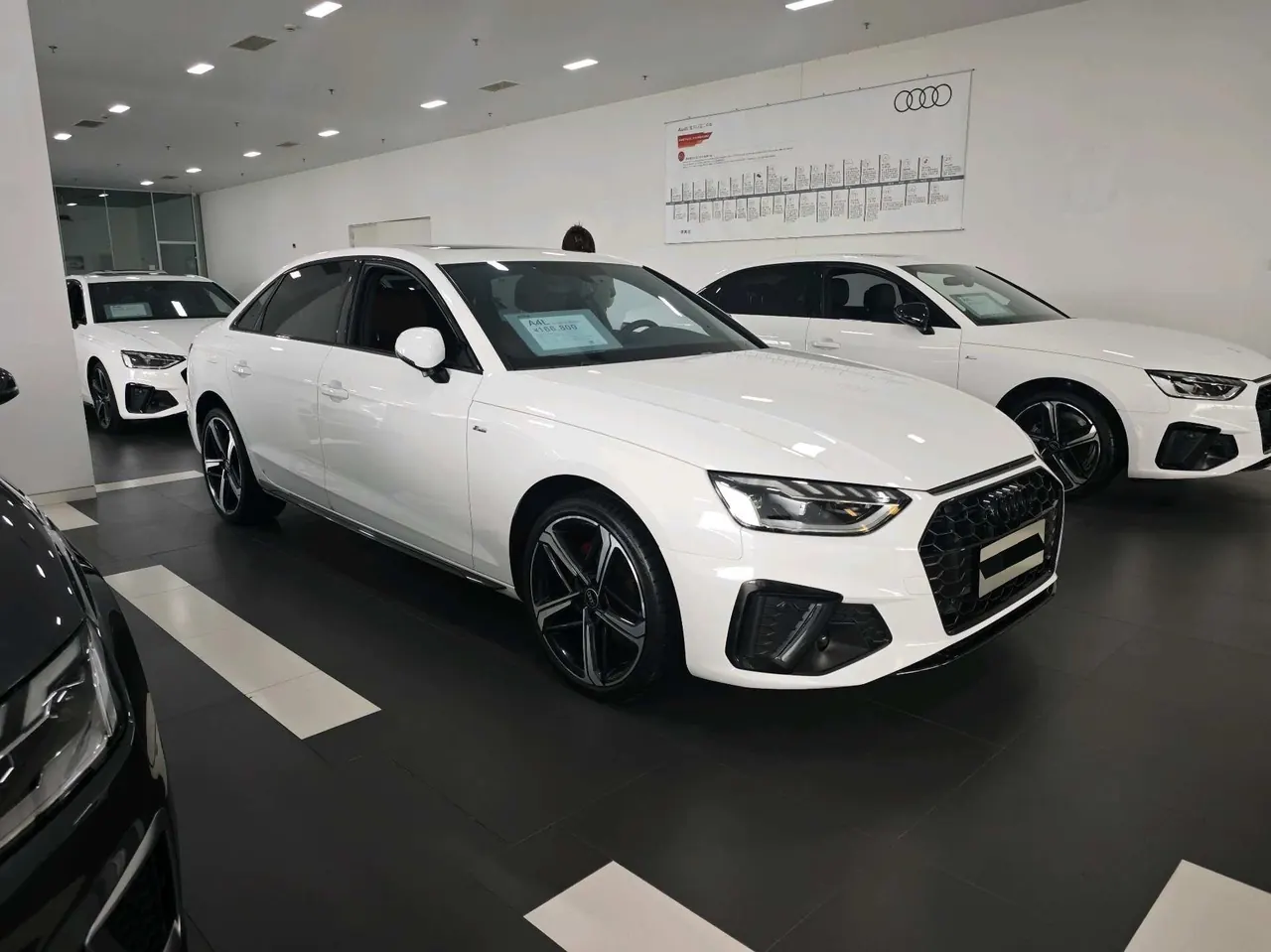 Audi 2024 A4L 2.0TFSI 40TFSI Deluxe Dynamic Automatic 3