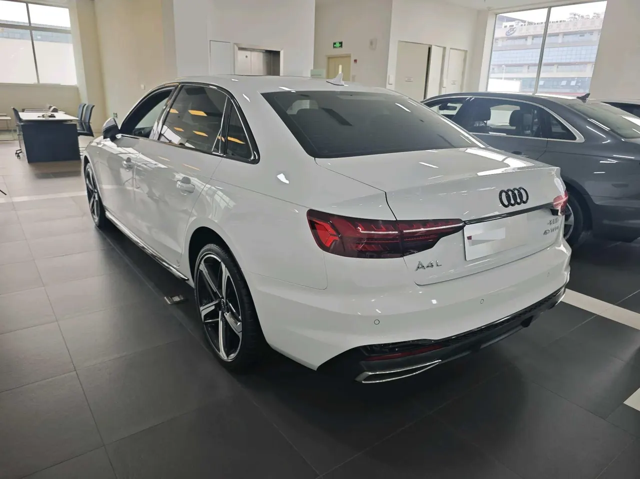 Audi 2024 A4L 2.0TFSI 40TFSI Deluxe Dynamic Automatic 4
