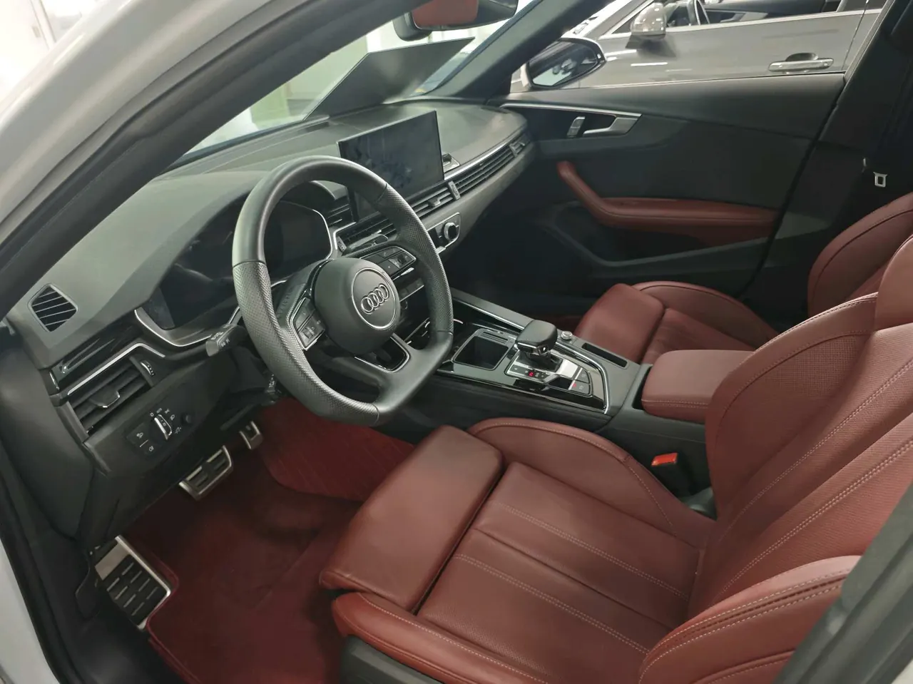 Audi 2024 A4L 2.0TFSI 40TFSI Deluxe Dynamic Automatic 5