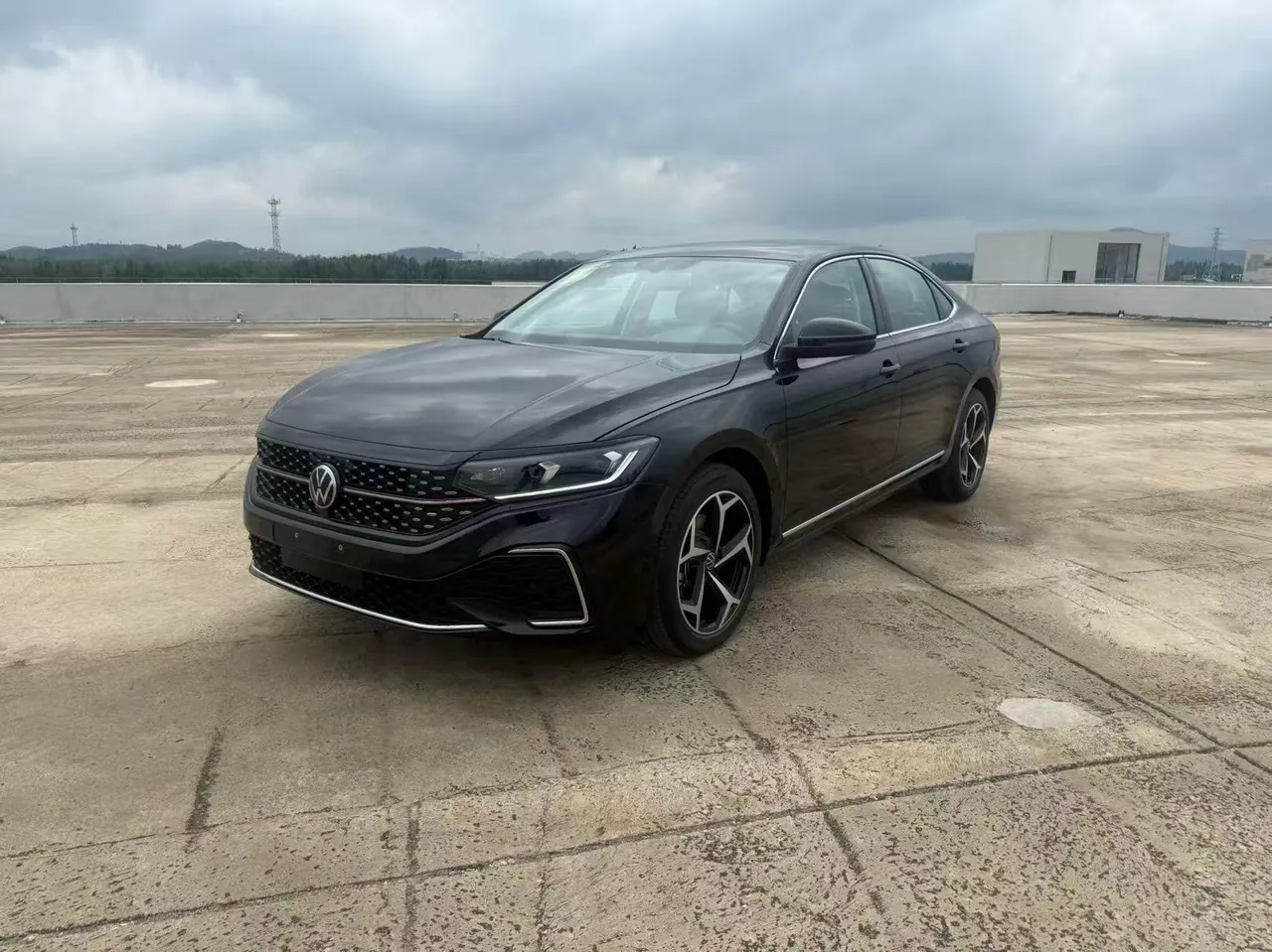 Open image lightbox: Volkswagen 2026 Passat 2.0TSI 380TSI Subut Longteng Edition Automatic Gear