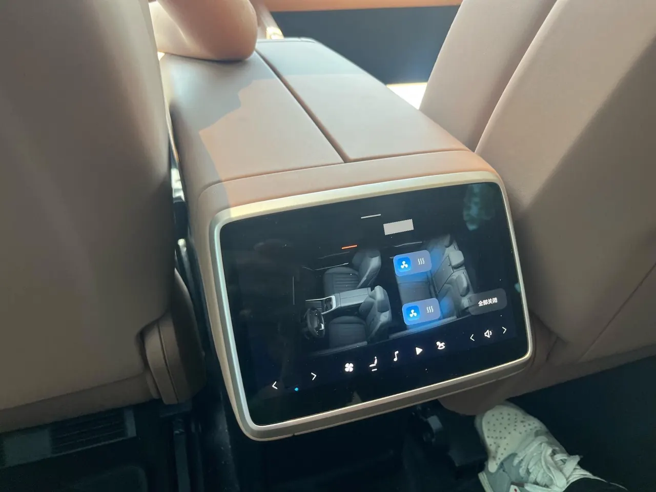 ONVO 2024 L60 60kwh four-wheel drive version of automatic gear 5
