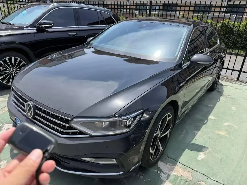 Volkswagen 2024 Magotan 2.0TSI 330TSI 2 million luxury automatic gear - View 1