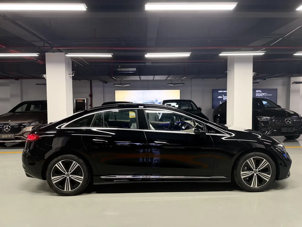 Mercedes Benz 2025 EQE 500 4MATIC EQE 500 4MATIC Deluxe Edition Automatic Gear 2