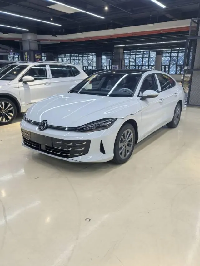 Volkswagen 2026 Ling Du L 1.5TSI 300TSI Atom Edition Automatic Gear - View 1