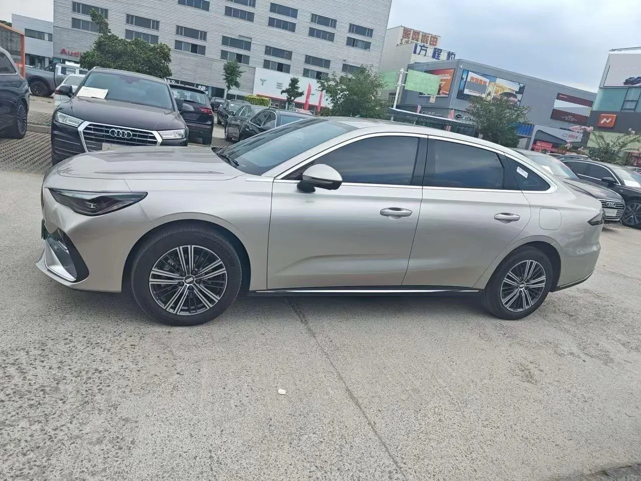 Geely Galaxy 2025 xingyao 6 EM-i 1.5 125km exploration version automatic gear 2