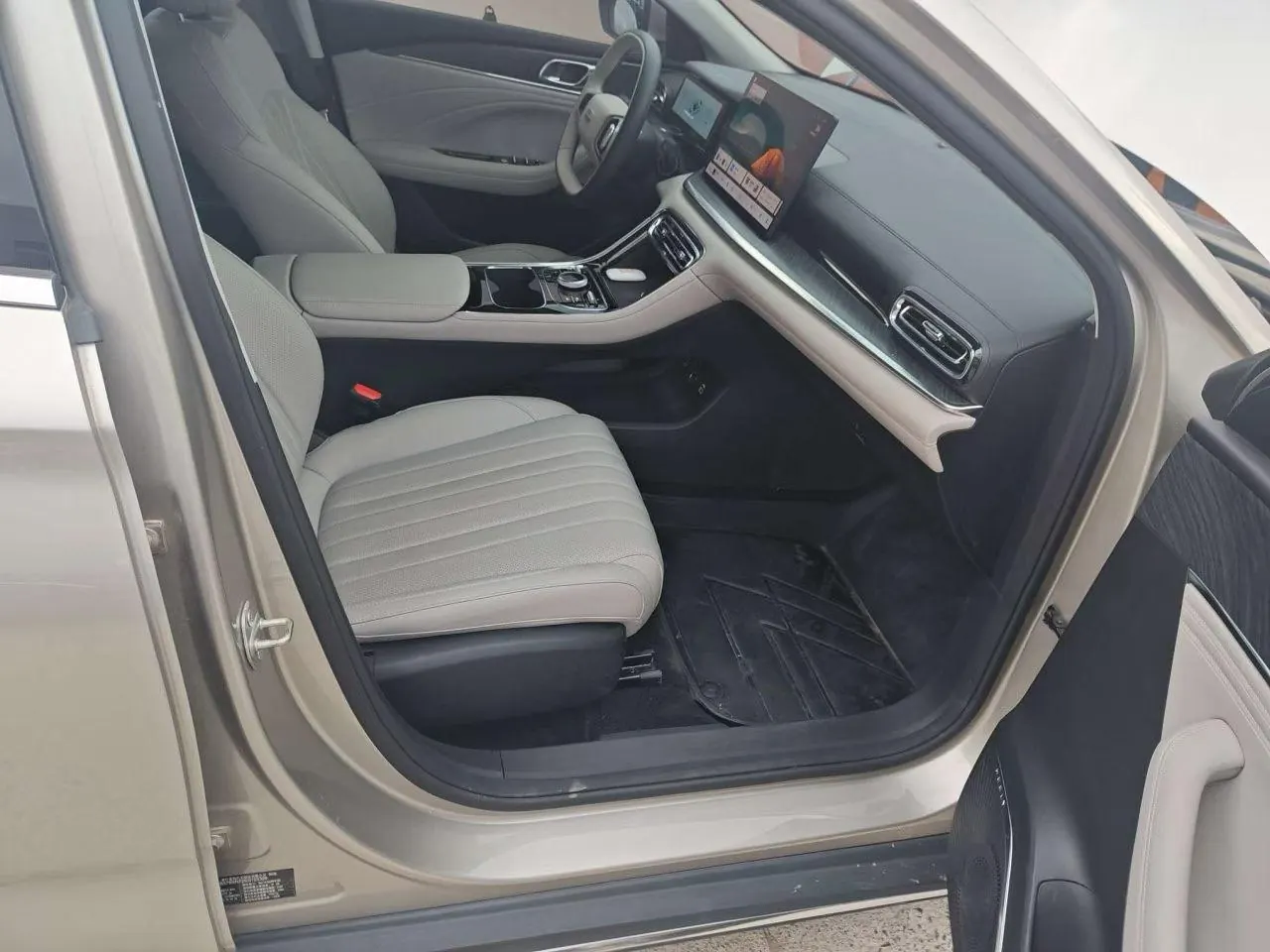 Geely Galaxy 2025 xingyao 6 EM-i 1.5 125km exploration version automatic gear 7