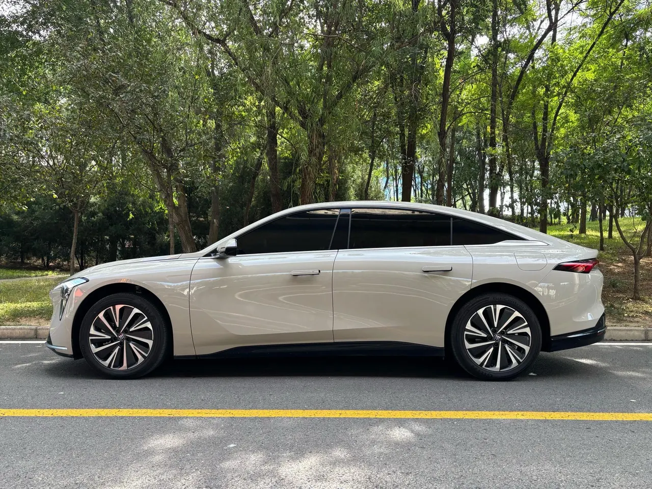 Buick 2026 L7 Luxury Edition Automatic Gear 3