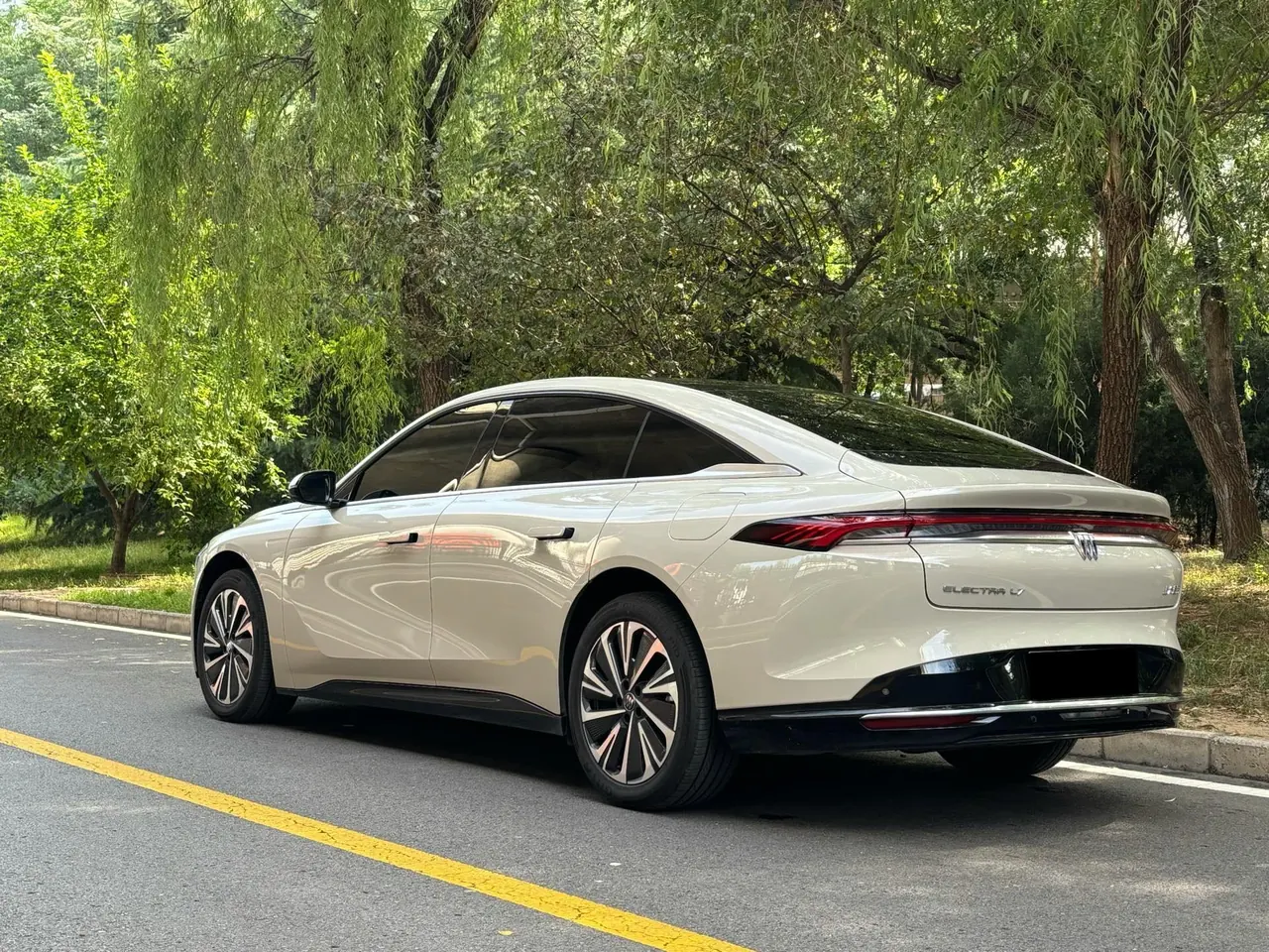 Buick 2026 L7 Luxury Edition Automatic Gear 4
