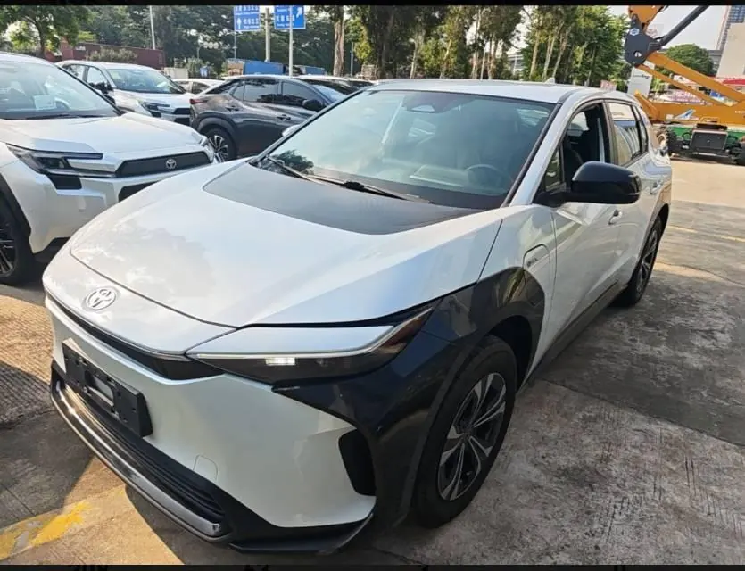 Open image lightbox: Toyota 2025 Platinum Intelligence 4X 615 Air Edition Automatic Gear