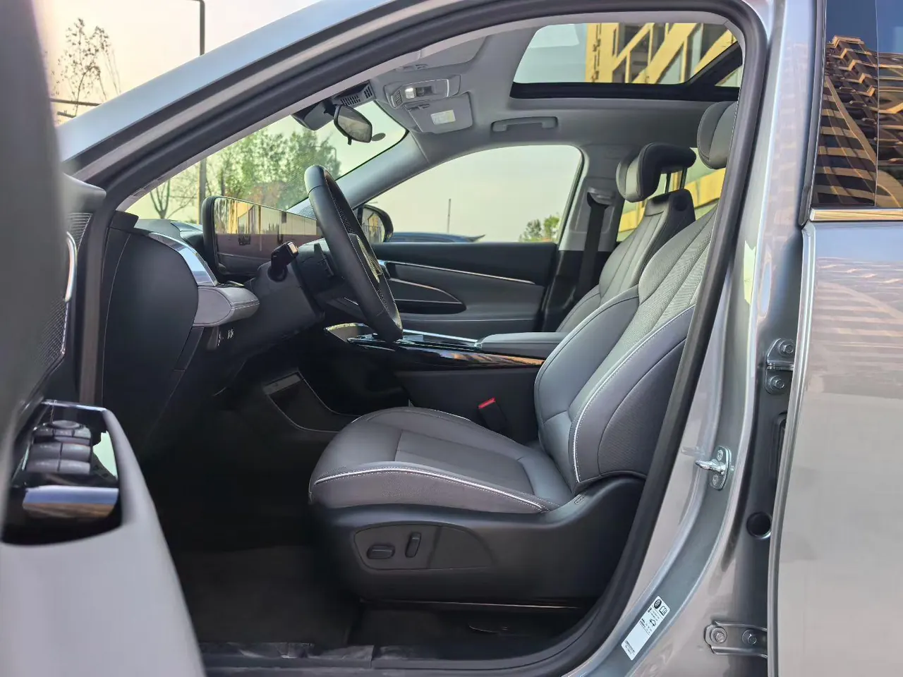 Buick 2025 E 5 620KM Premium Edition Automatic Gear 4