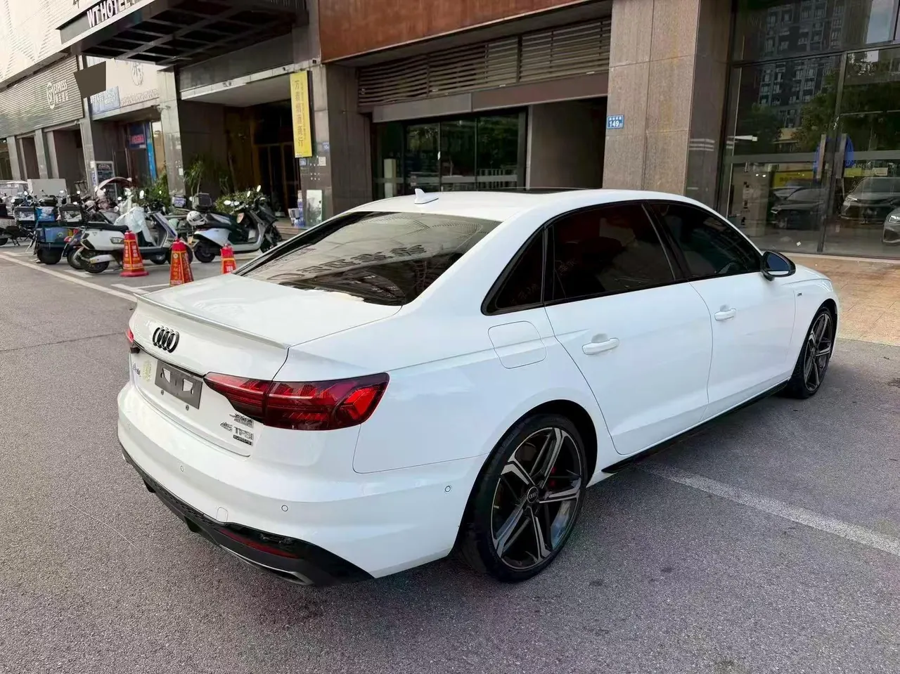 Audi 2020 A4L 2.0TFSI 45TFSI Quattro Selected Dynamic Automatic 2