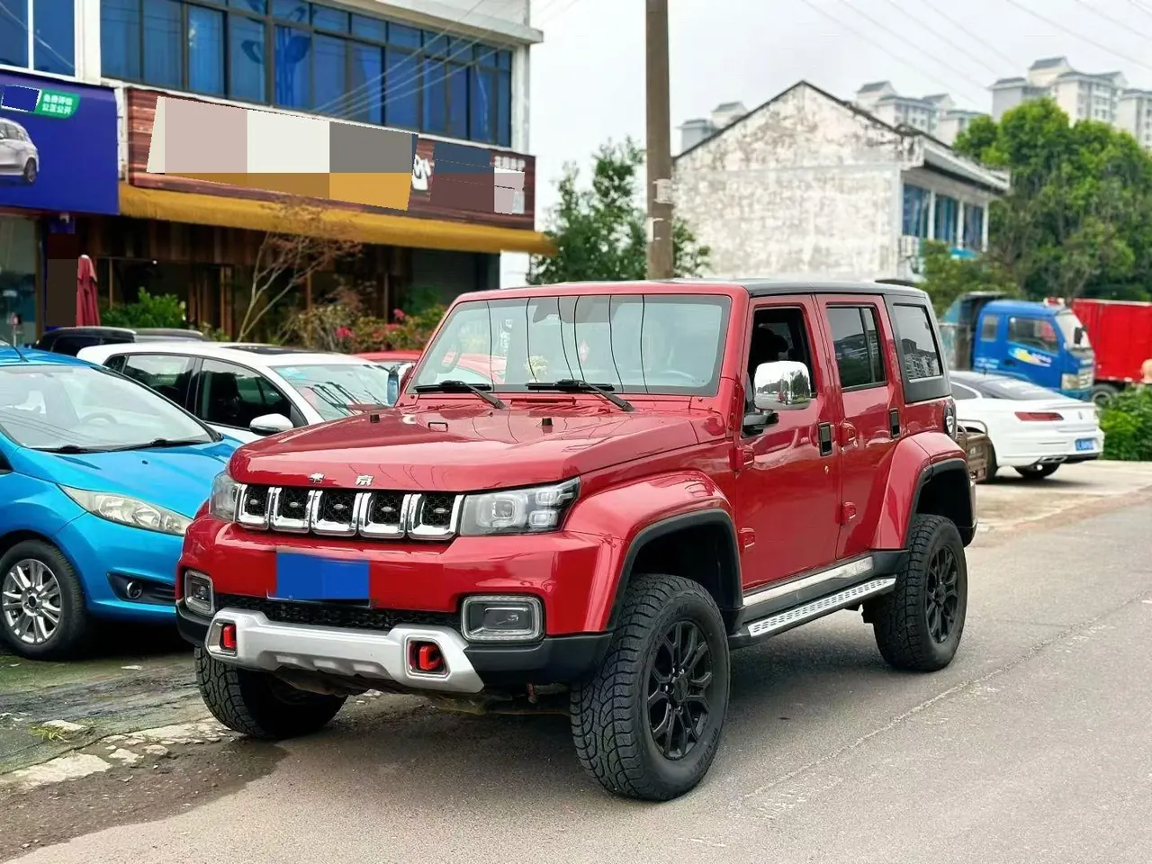 Открыть галерею: Beijing 2020 BJ40 2.0T 4-wheel drive city hunter version chivalrous automatic gear