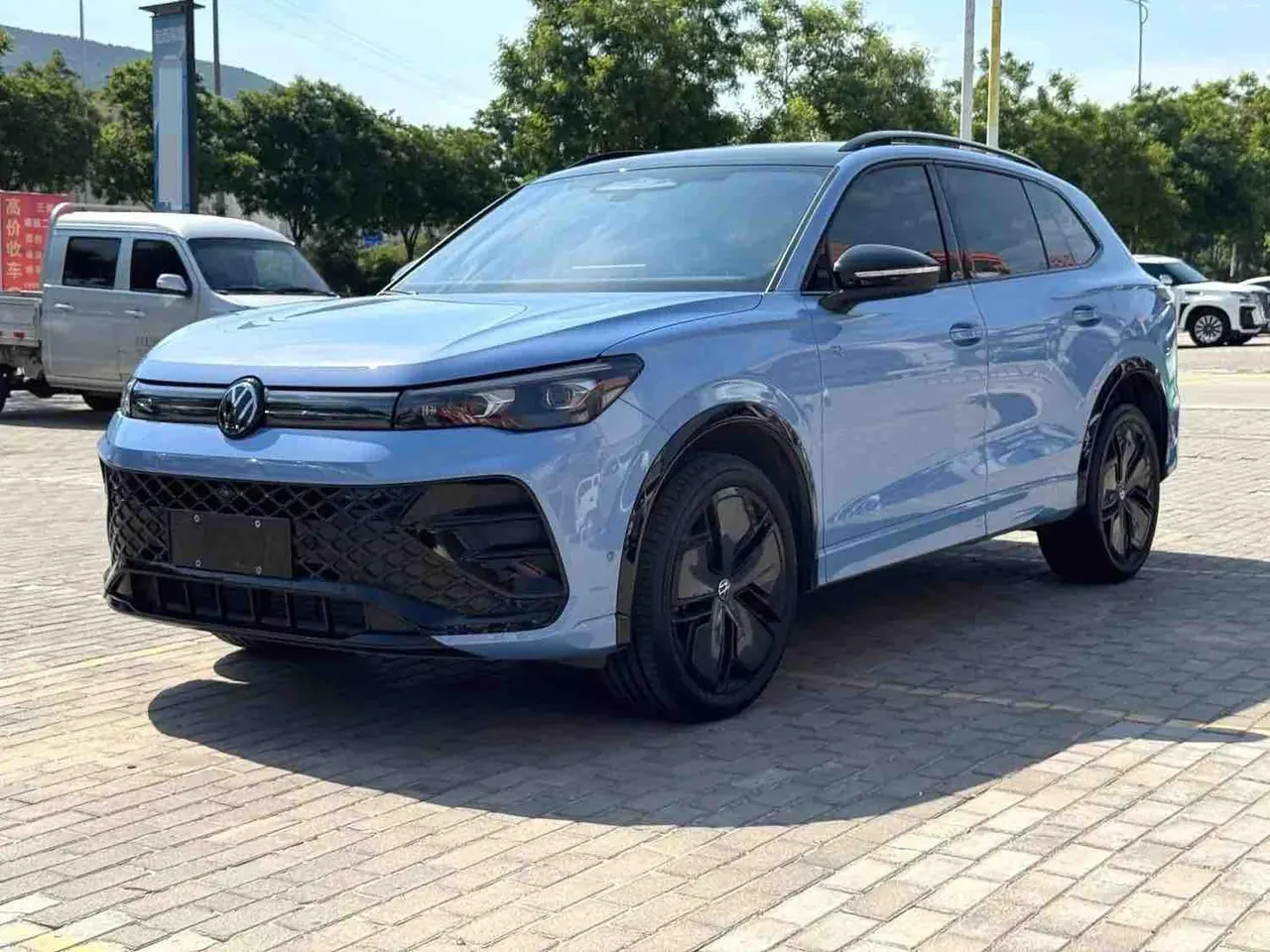Открыть галерею: Volkswagen 2024 Tiguan L PRO 2.0TSI 380TSI Four-wheel Drive R-Line Smart Edition Automatic Gear