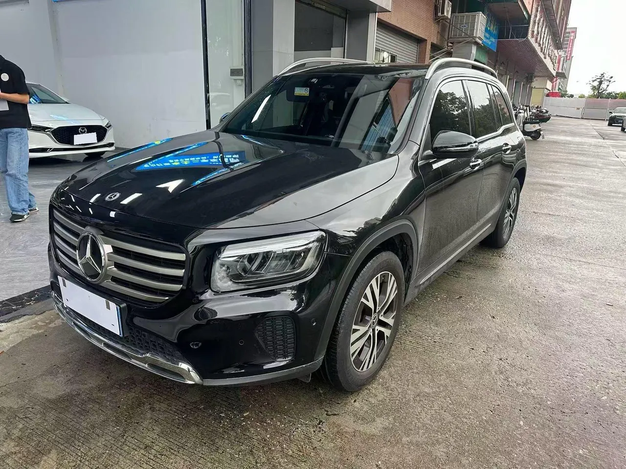 Mercedes Benz 2024 GLB 220 48V 2.0T Dynamic Automatic - View 1