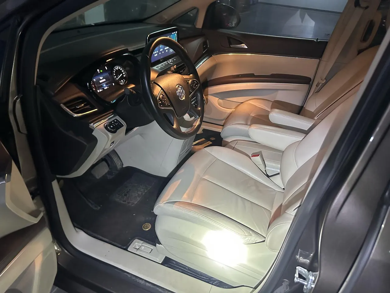 Buick 2020 GL8 Land Business Class 2.0T 652T Luxury Automatic Gear 2