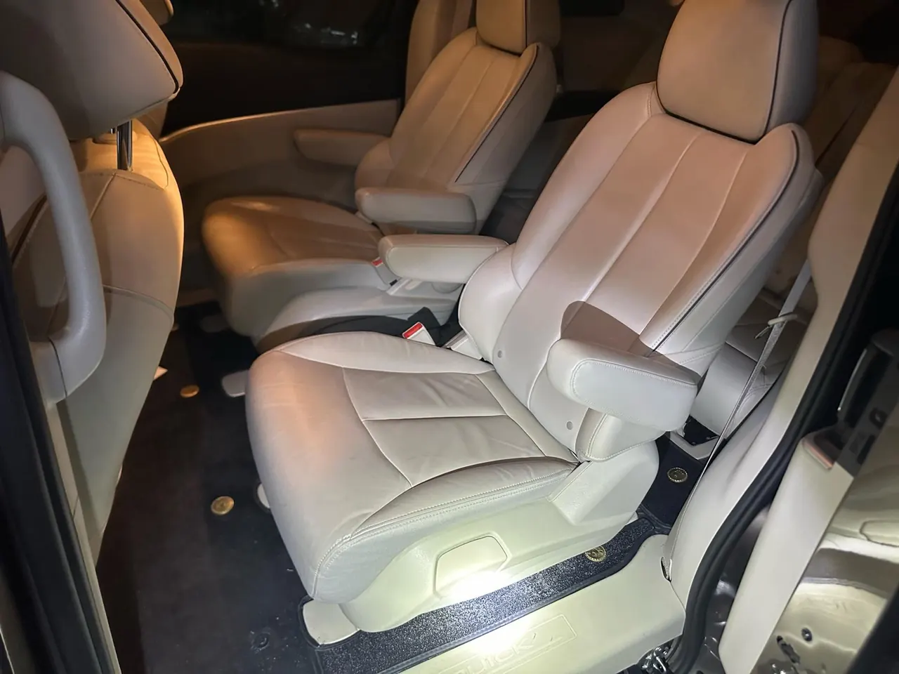 Buick 2020 GL8 Land Business Class 2.0T 652T Luxury Automatic Gear 3