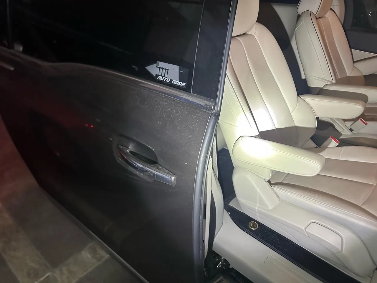 Buick 2020 GL8 Land Business Class 2.0T 652T Luxury Automatic Gear 5
