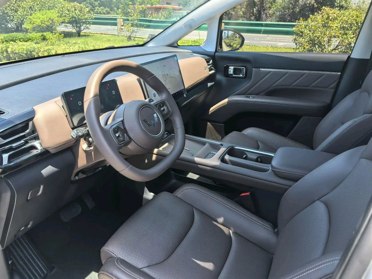 WuLing 2025 Starlight 730 500km Luxury Automatic Gear 9