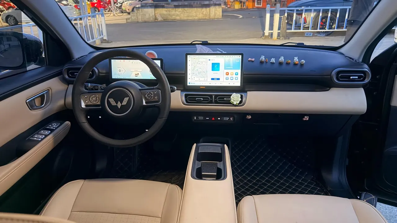 WuLing 2024 Plantronics PLUS 401km Five-seat Edition Automatic Gear 2