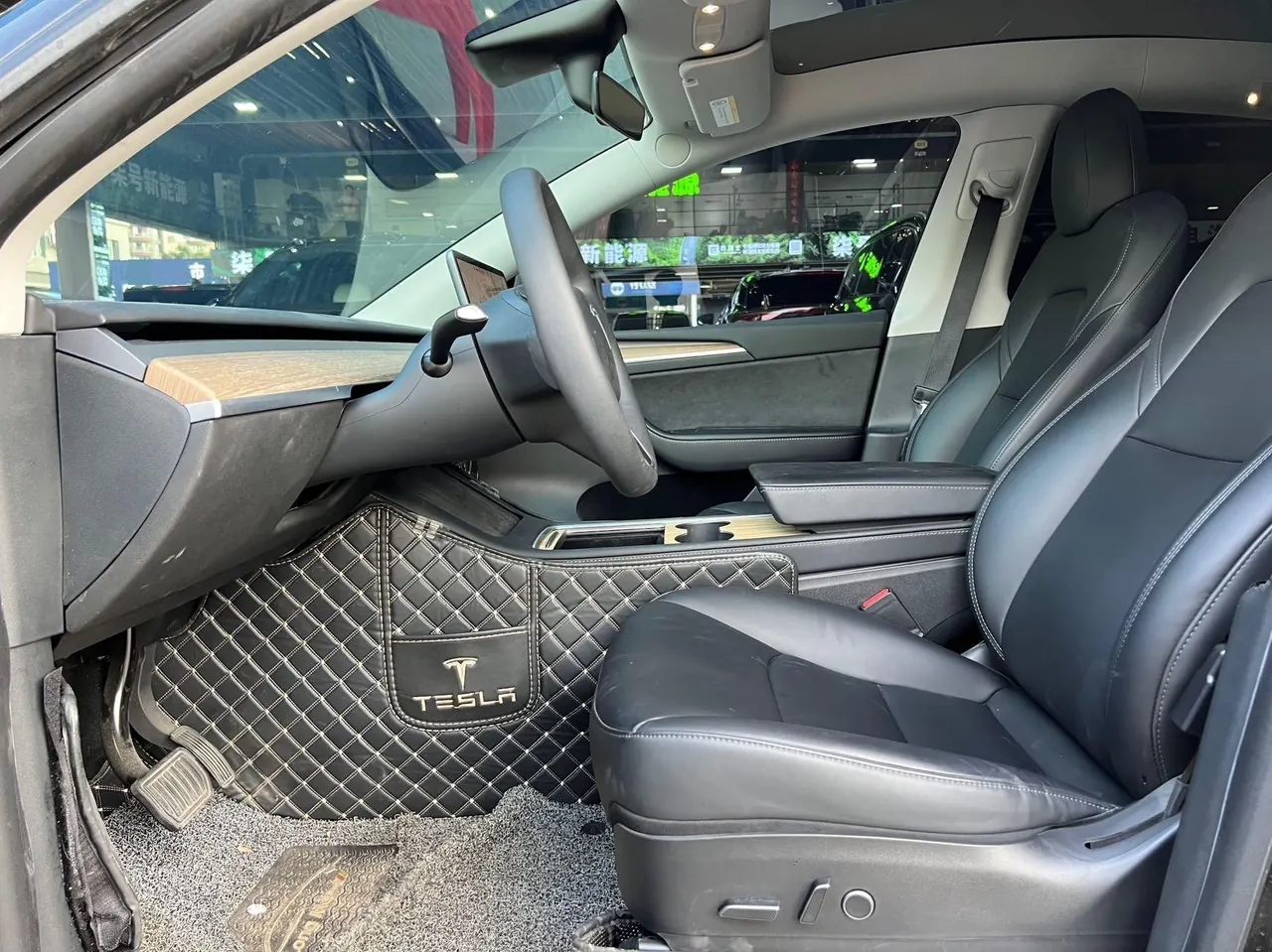 Tesla 2021 Model Y Standard Endurance Rear Drive Automatic Gear 4