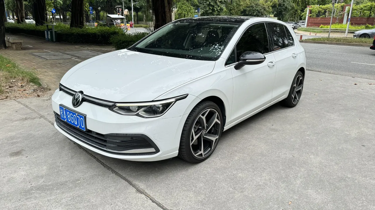 Volkswagen 2021 Golf 8 PRO 1.4TSI 280TSI Automatic - View 1