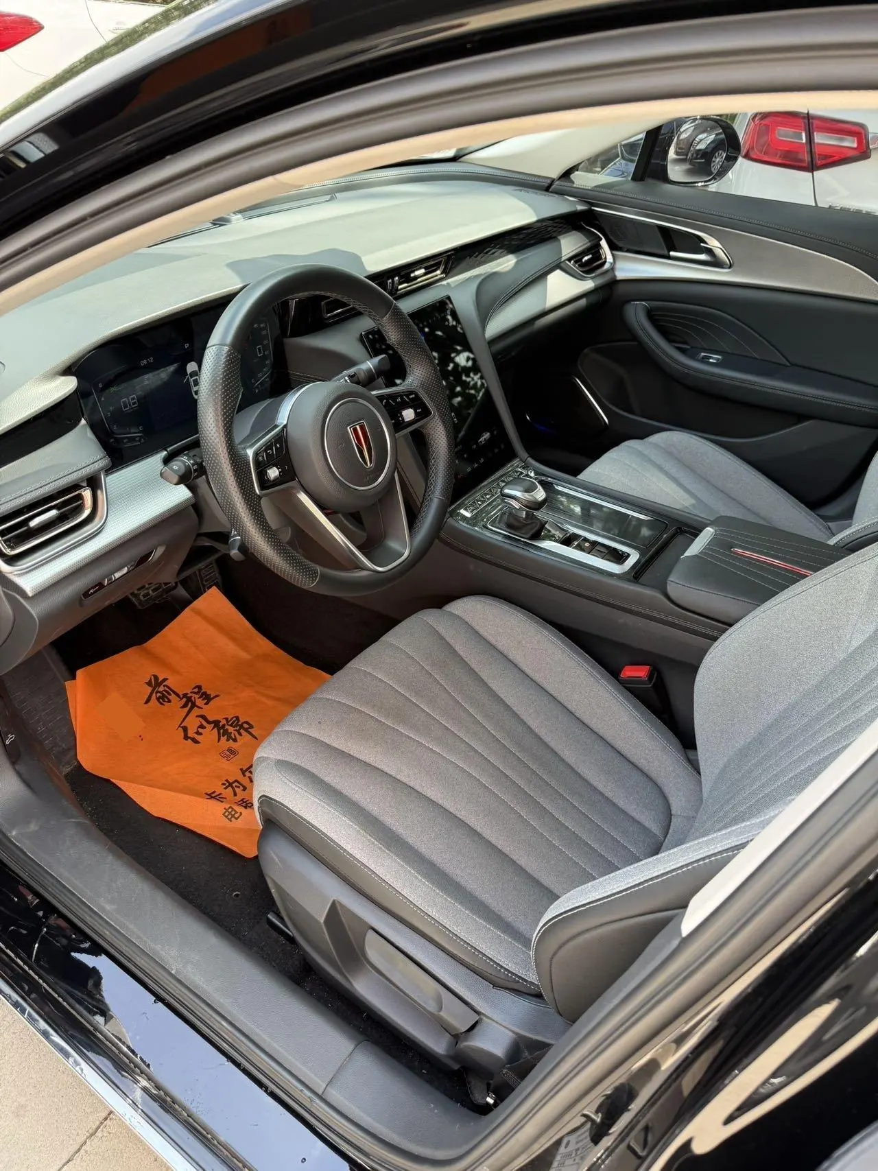 HongQi 2024 H5 1.5T Zhilian Flag Yue Edition Automatic Gear 3